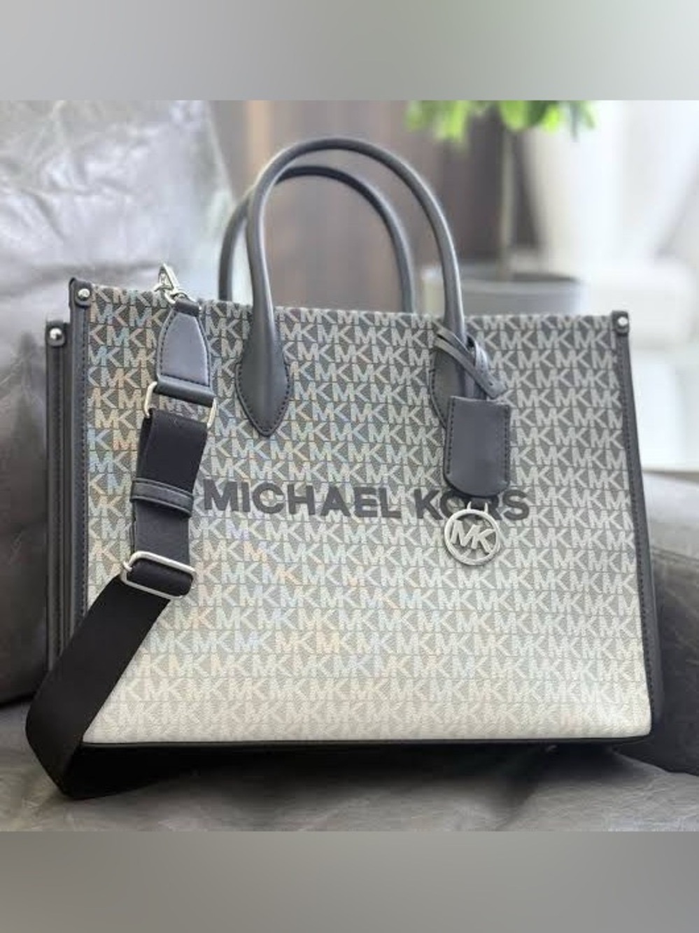 Michael Kors Gray/Black Signature Messenger Bag( used only one time)